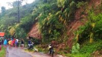 Jalur Utama Manggarai Menuju Mabar Tertimbun Longsor