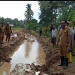 Bupati dan Kadis PUPR ke Reok Barat Tinjau Jalan Provinsi Yang Rusak, Begini Tanggapannya