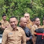 Tolak Proyek Geothermal, Ratusan Warga Poco Leok Hadang Rombongan Bupati Manggarai