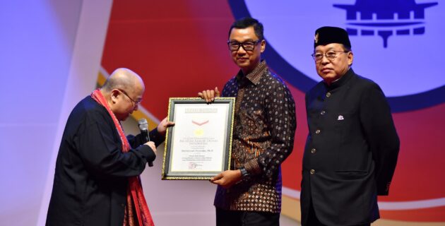 Jadi Tokoh Inspiratif Dunia, Biografi Jokowi Tulisan Dirut PLN Terbit di Korea