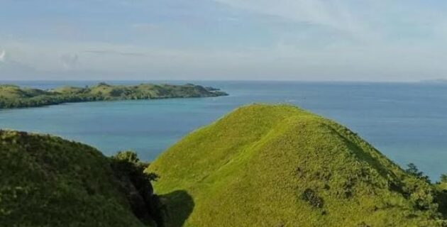 Bukit Amelia :  Memetik Keindahan Matahari Terbenam di Atas Teluk Labuan Bajo