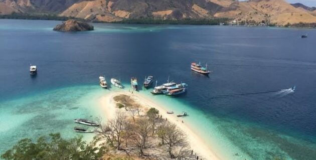 Pulau Kelor Labuan Bajo, Pesona Pulau Kecil yang Kaya Akan Keindahan Alam