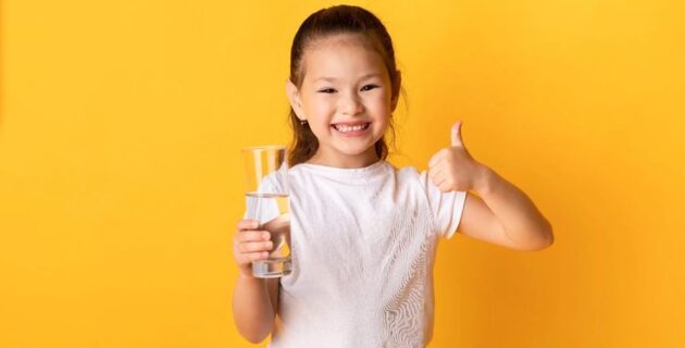 Tips Membiasakan Anak Rajin Minum Air Putih