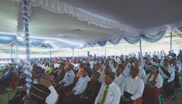 Antusiasme Tinggi! Ribuan Orang Hadiri Deklarasi Paket Hery-Fabi di Lapangan Poka-Wae Ri’i