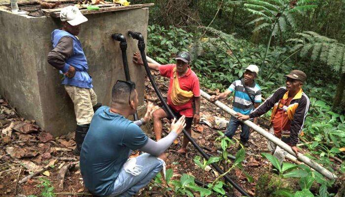 PLN Peduli Salurkan Bantuan Sanitasi dan Air Bersih untuk 127 KK di Desa Lungar, Kawasan PLTP Ulumbu 5-6 Poco Leok