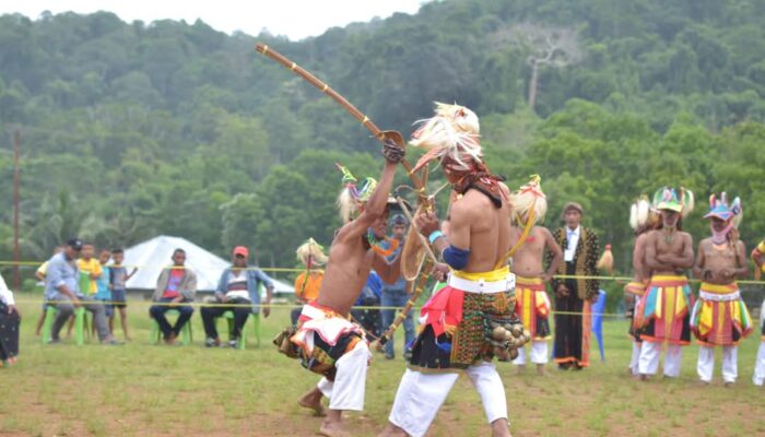 Pentas Caci Meriahkan Perayaan 75 Tahun Paroki Loce