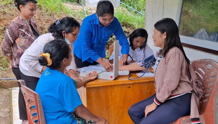 Jelang Natal, PLN UIP Nusra dan Puskesmas Ponggeok Gelar Pengobatan Gratis dan Bantuan Gizi untuk Anak Stunting di Manggarai